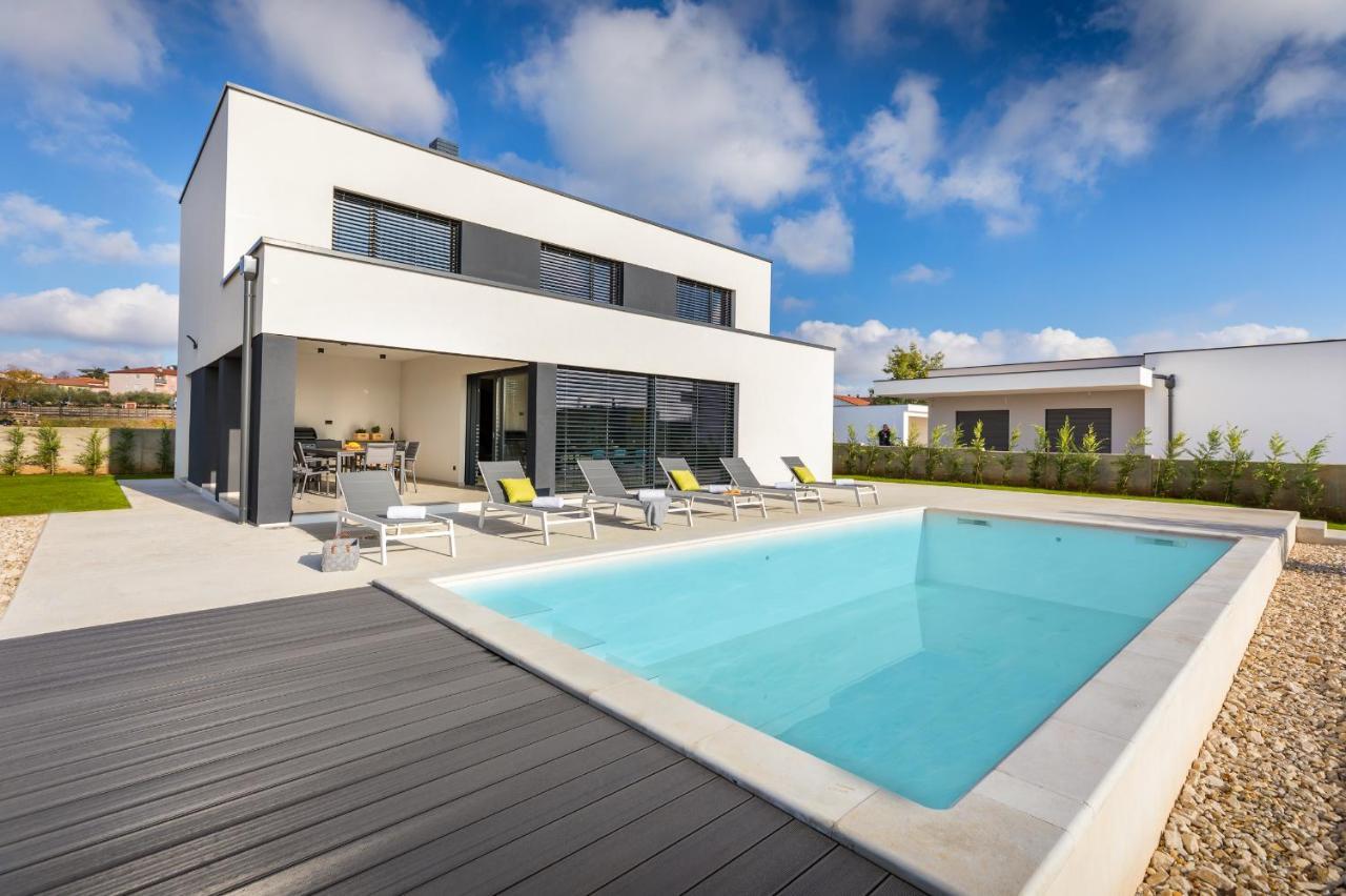 Amazing Private With Outdoor Swimming Pool In *