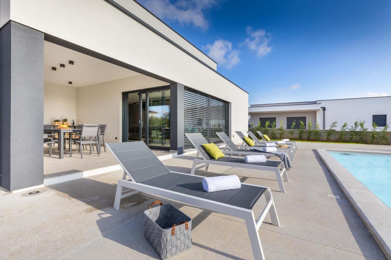 Amazing Private With Outdoor Swimming Pool In