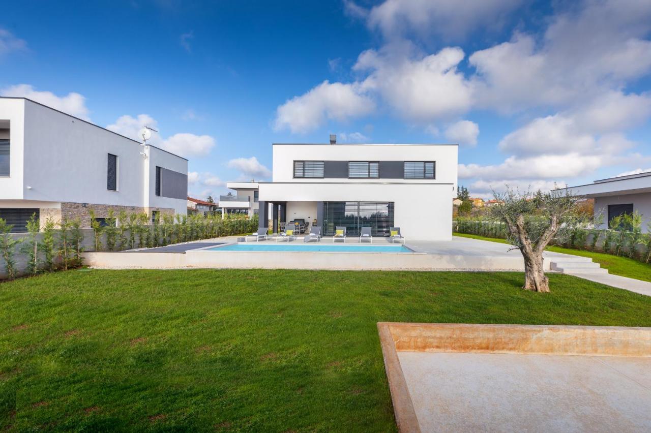 Amazing Private With Outdoor Swimming Pool In * Vodnjan