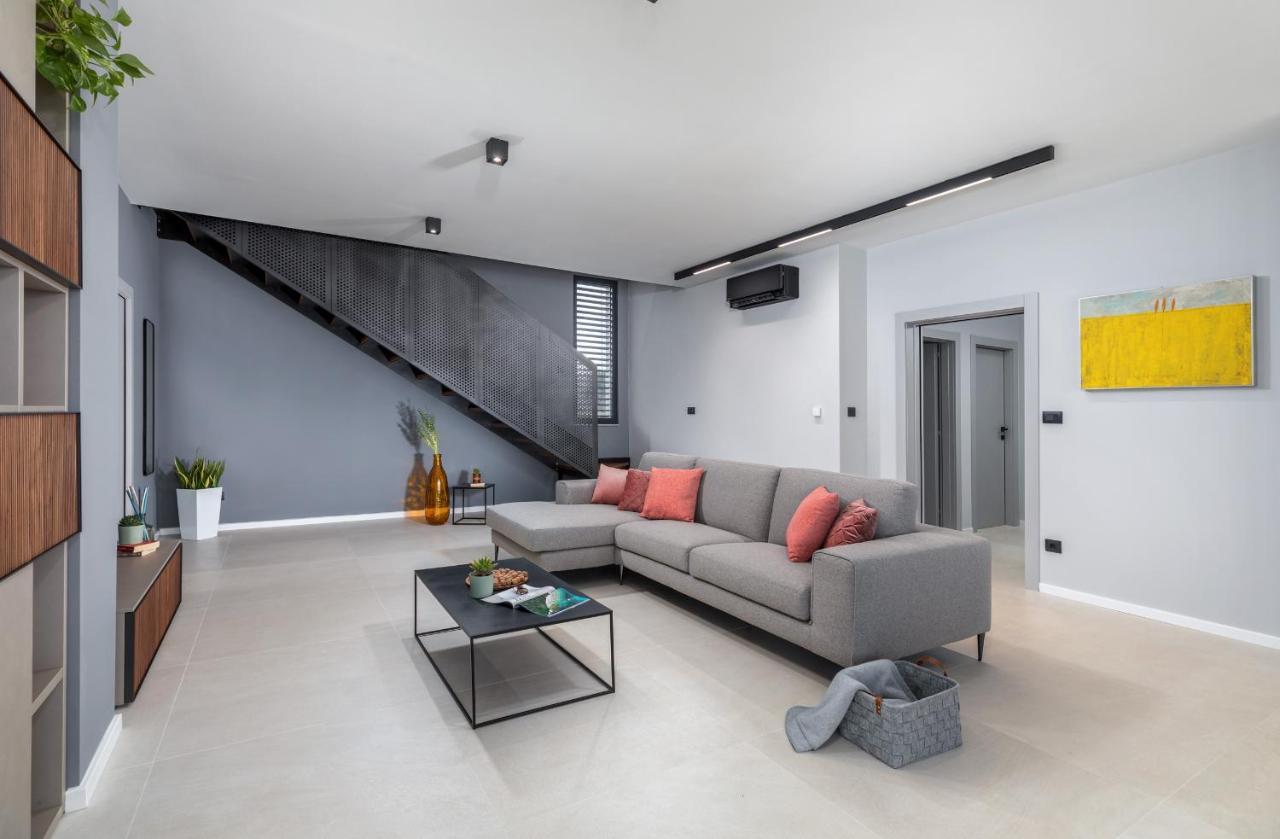 Amazing Private With Outdoor Swimming Pool In