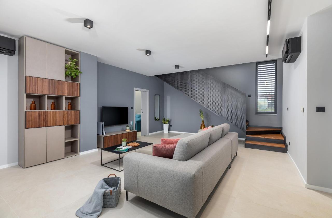 Amazing Private With Outdoor Swimming Pool In *