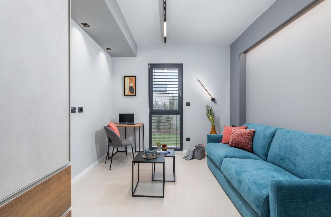 Amazing Private With Outdoor Swimming Pool In