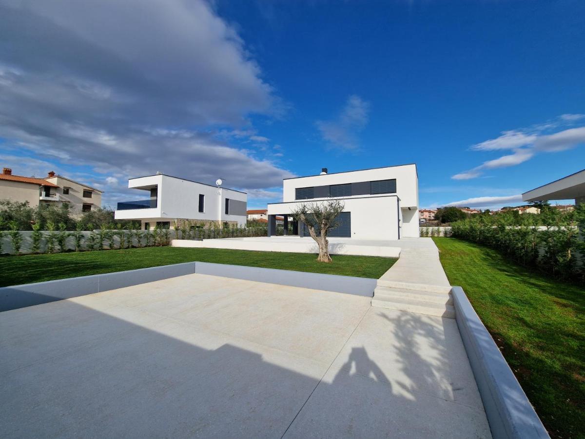 Amazing Private With Outdoor Swimming Pool In *