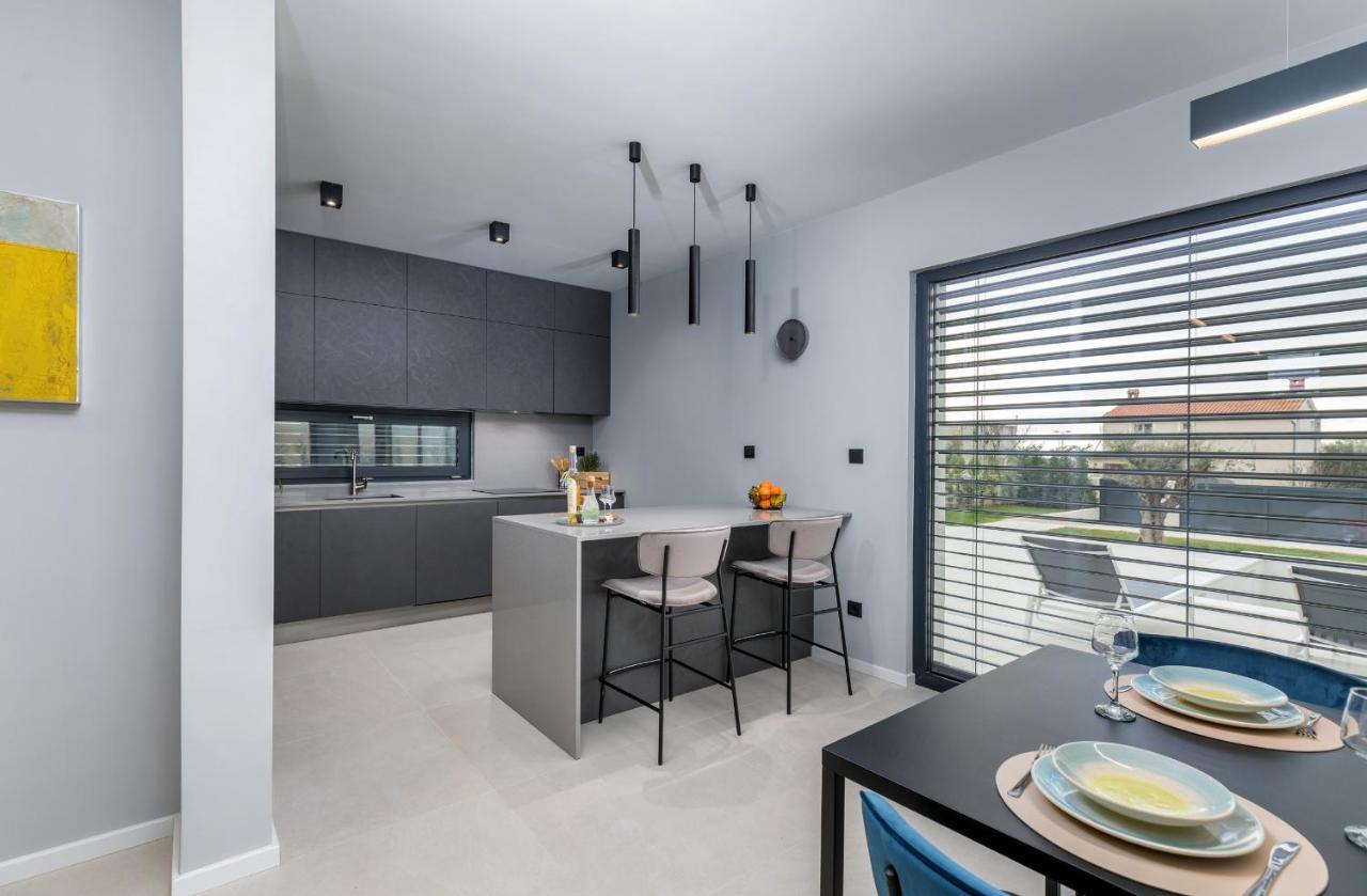 Vila Amazing Private With Outdoor Swimming Pool In